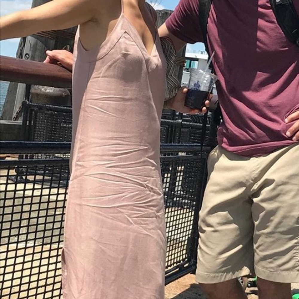 Linen Cuyana dress in pale pink color